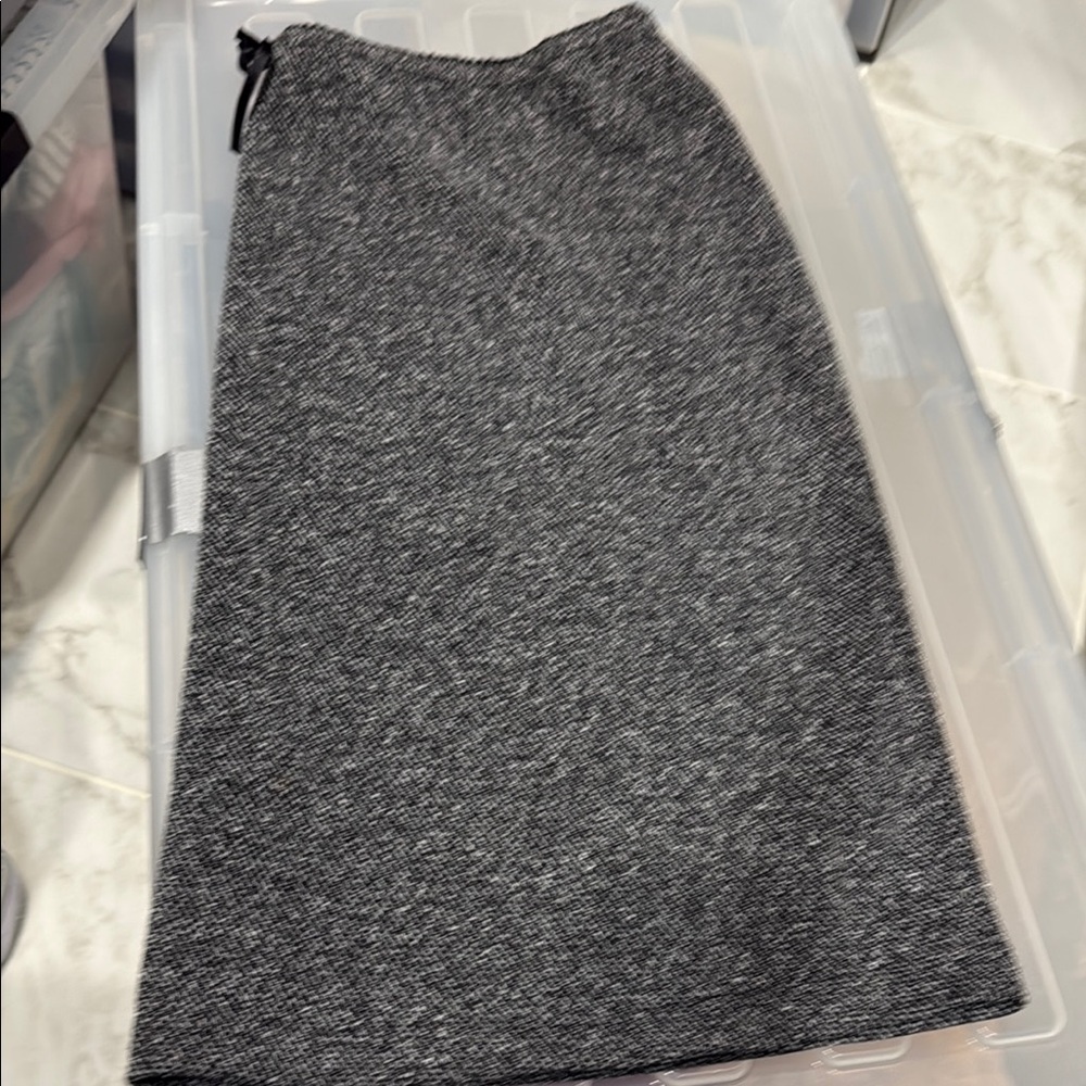 Women’s size 2X straight skirt with 4” kick pleat in back